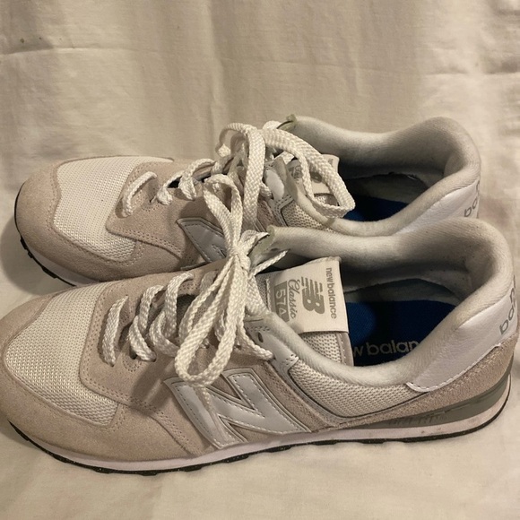 Women’s new balance 574 shoes - Picture 2 of 3